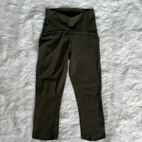 LULULEMON Train Times Crop (17") size 2 - Picture 1 of 10